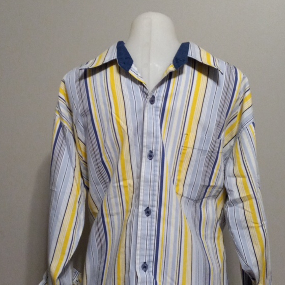 Button down shirt - Picture 2 of 3